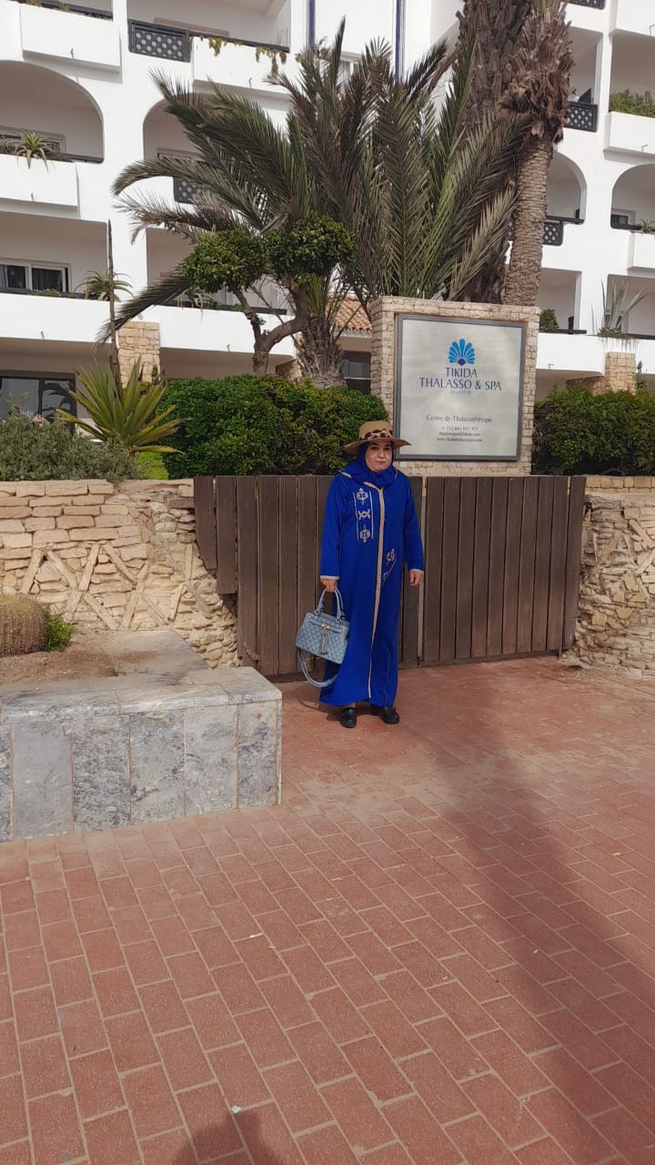 ����� ����